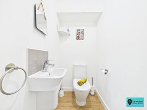 Downstairs WC - click for photo gallery